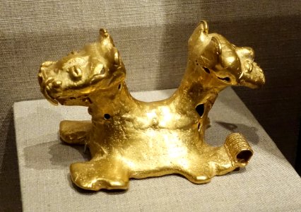 Double-headed jaguar, Panama or Colombia, 1000-1500 AD, gold - De Young Museum - DSC00364