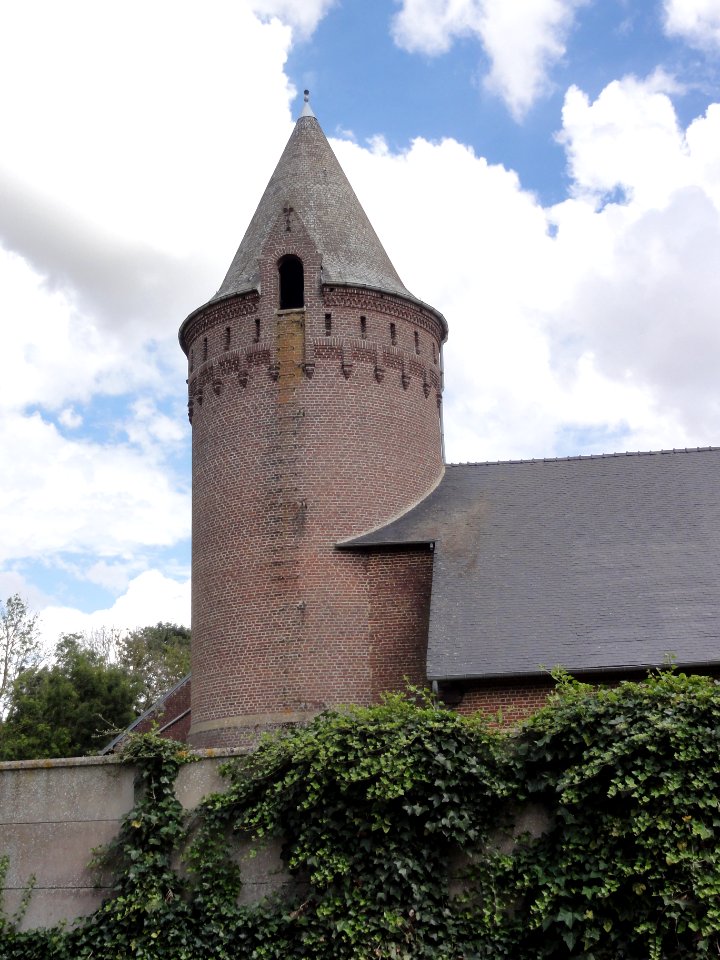 Douchy (Aisne) manoir, le pigeonnier