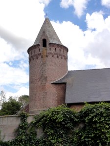 Douchy (Aisne) manoir, le pigeonnier