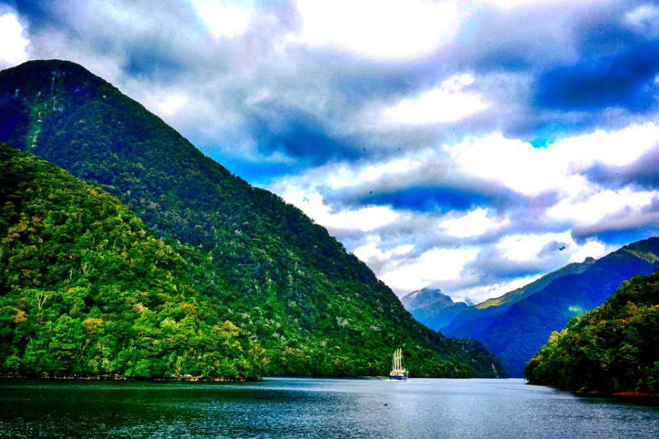 Doubtful Sound New Zealand Fiordland April 2018 (263481015)