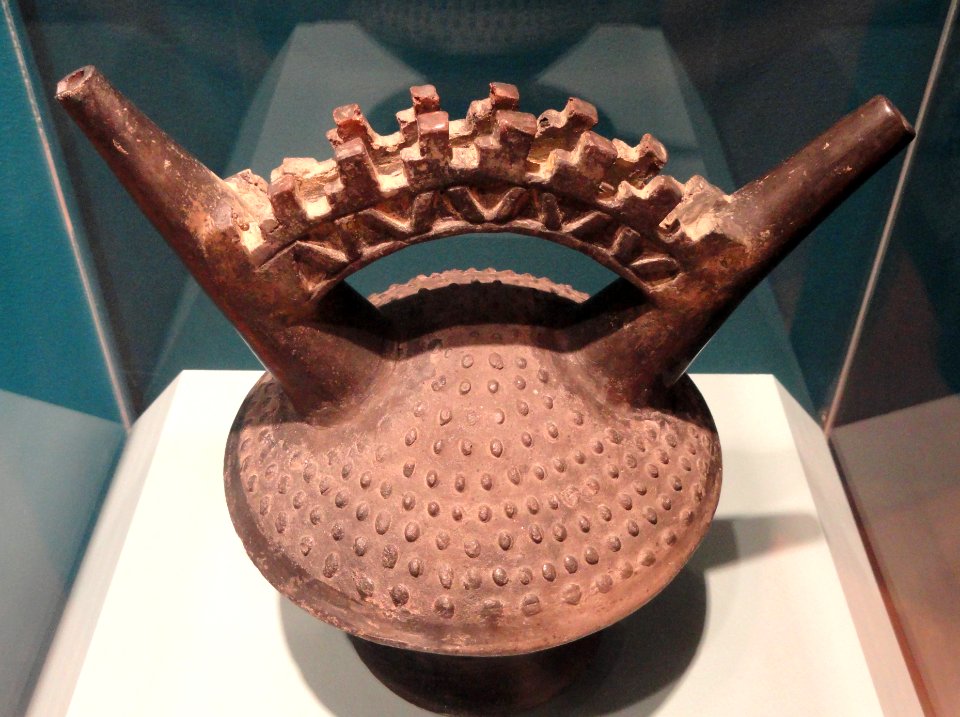 Double spout and bridge vessel, Lambayeque, Peru, 900-1400 CE, burnished blackware - Mount Holyoke College Art Museum - DSC04618