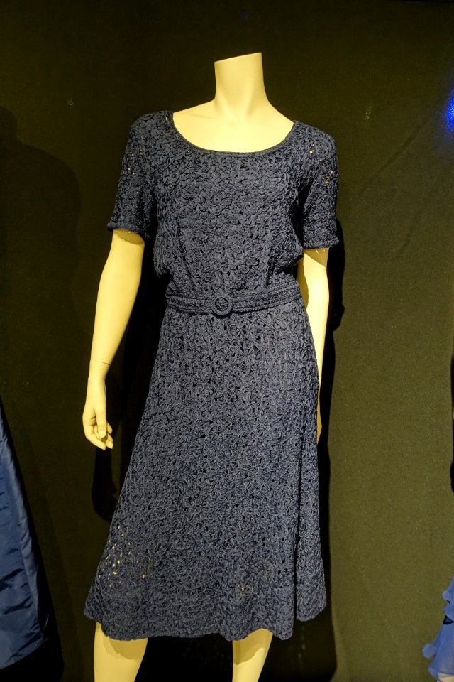 Dress and belt, designer unknown, after 1970, natural fiber, metal - Musée de la mode - Montreal, Canada - DSC07086