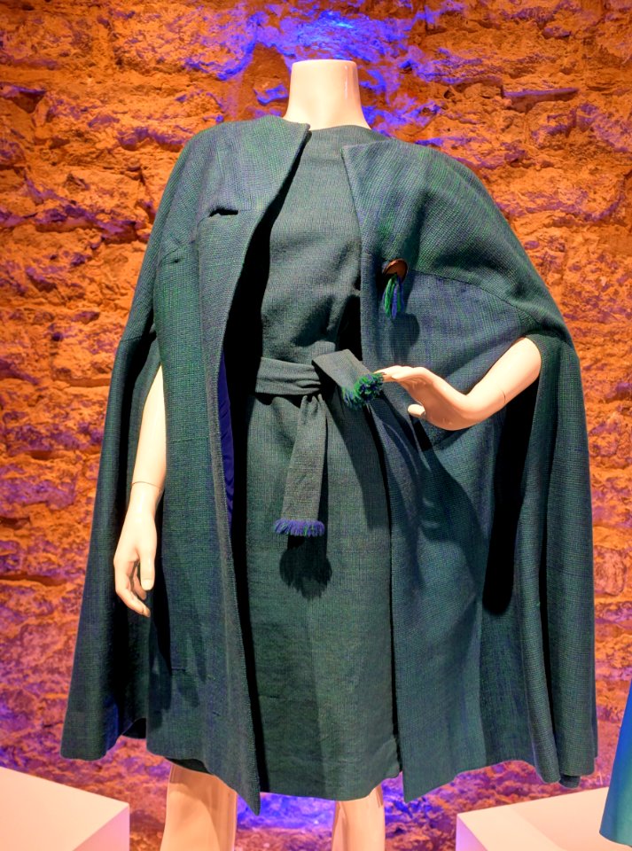 Dress and cape ensemble by Andre Bernier, 1962, wool, artificial fiber - Musée de la mode - Montreal, Canada - DSC07220