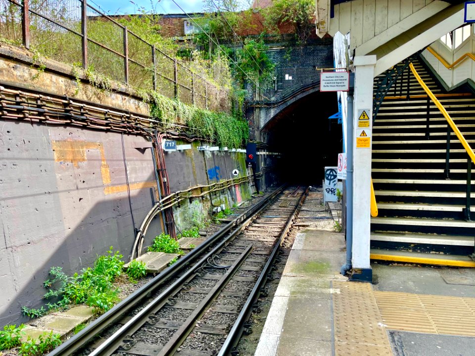 Drayton Park station towards Highbury & Islington 2021