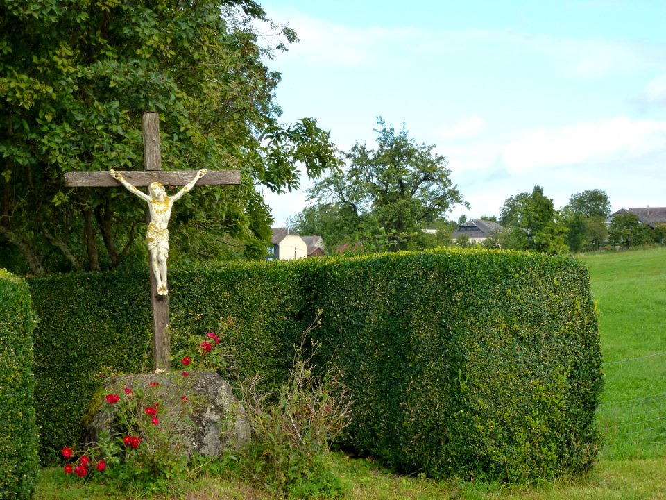 Doumely-Bégny (Ardennes) croix de chemin