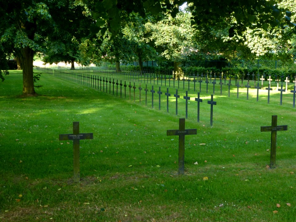 Dourges (Pas-de-Calais, Fr) cimetière allemand 02