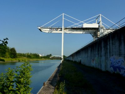 Dourges (Pas-de-Calais, Fr) Canal de la Deûle, cotê zone industrielle photo