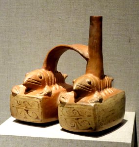 Double-chambered vessel with two crayfish, Peru, North Coast, Recuay, 2nd century BC to 5th century AD, earthenware and pigment - De Young Museum - DSC00354