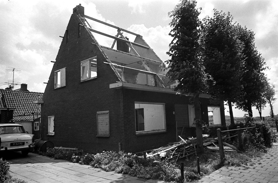 Dorpje Ruigoord (bij Halfweg) moet verdwijnen ivm uitbreiding industrieterrei, Bestanddeelnr 926-5633