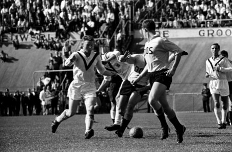 DOS tegen Enschede 1-1. Spelmomenten, Bestanddeelnr 915-5245
