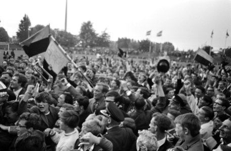 DOS tegen Fortuna 54 4-3 te Eindhoven. Supporters, Bestanddeelnr 921-4085