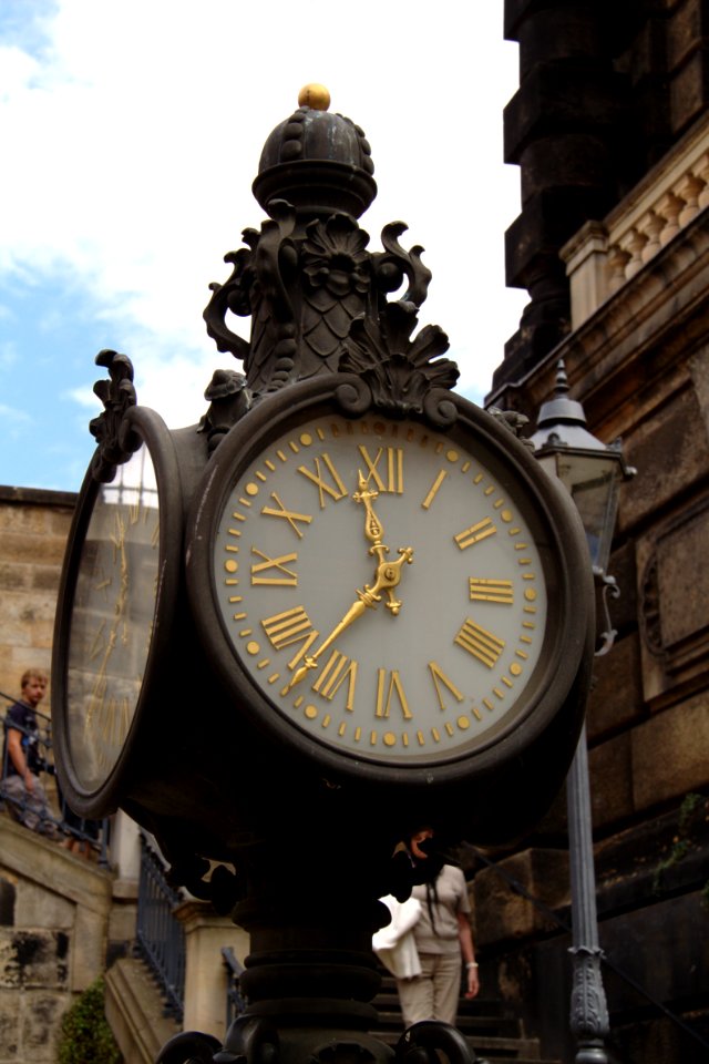Dresden Uhr Münzgasse