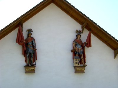 Dornwang-Dorfstraße-28-Heiligenfiguren