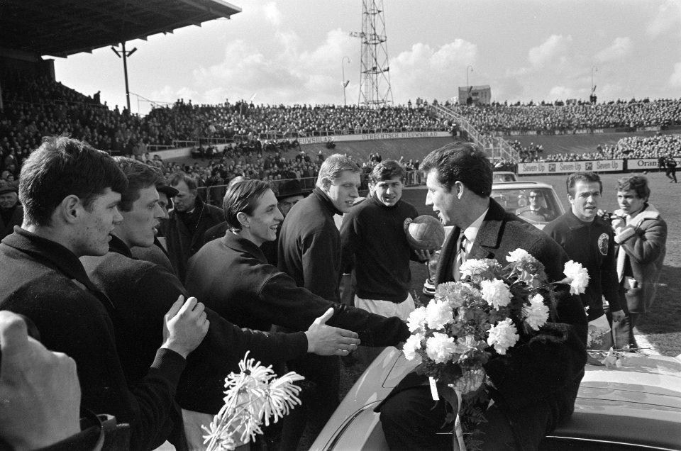 DOS tegen Ajax 0-4, nummer 13 Cruijff en Van der Linden, Bestanddeelnr 920-1548