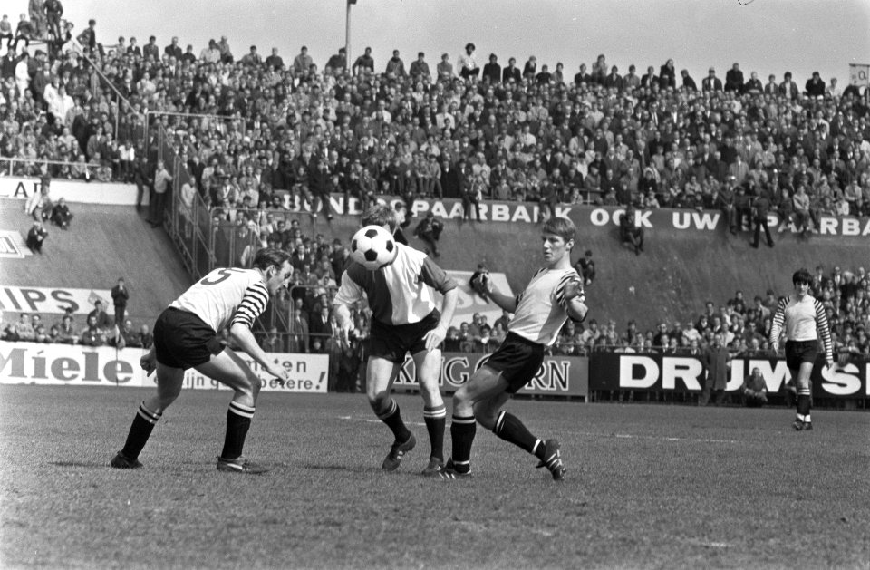DOS tegen Feijenoord 3-0 Kindvall (rechts) scoort 1e doelpunt, Bestanddeelnr 922-3451