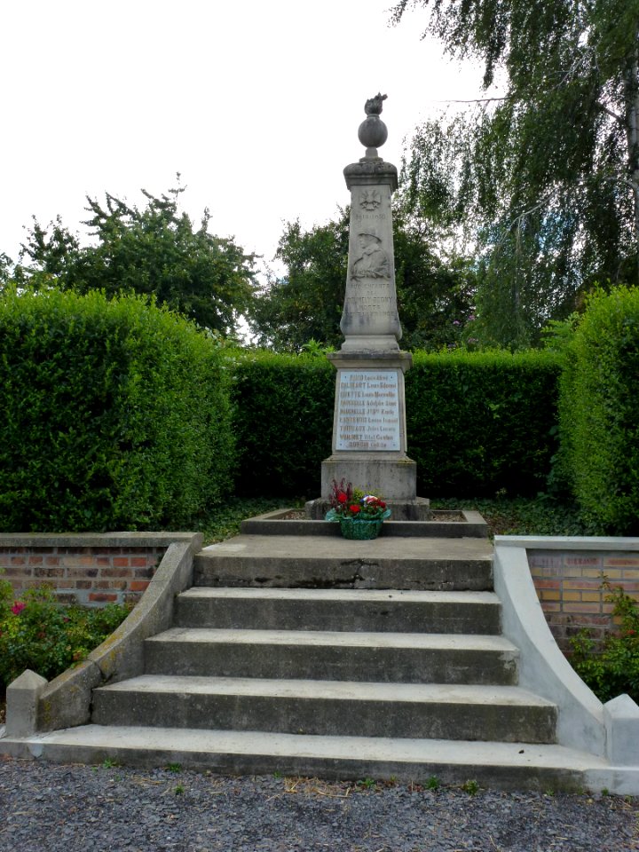 Doumely-Bégny (Ardennes) monument aux morts