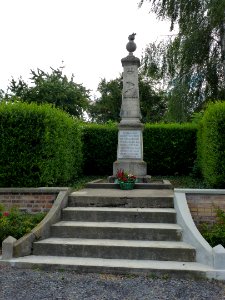 Doumely-Bégny (Ardennes) monument aux morts