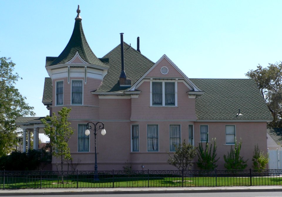 Douglass mansion (Fallon NV) from N 1