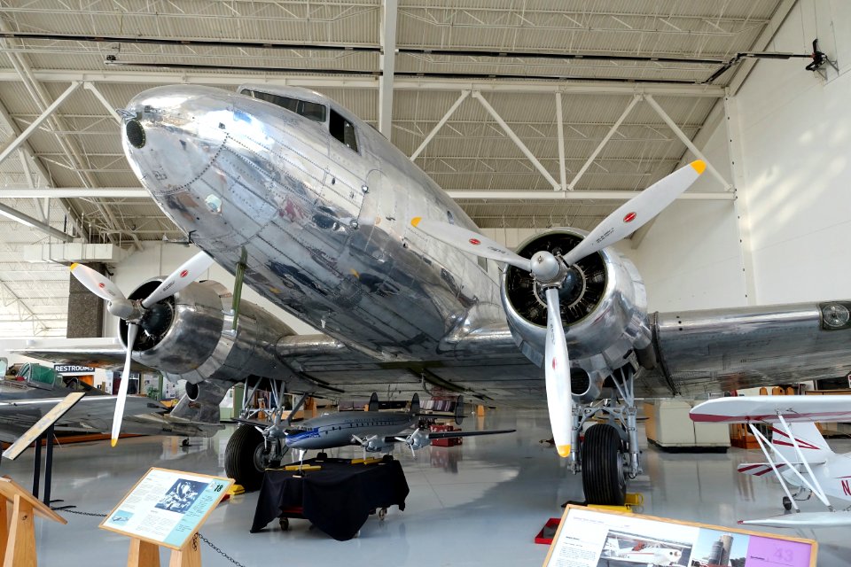 Douglas DC-3A, 1936 - Evergreen Aviation & Space Museum - McMinnville, Oregon - DSC00692