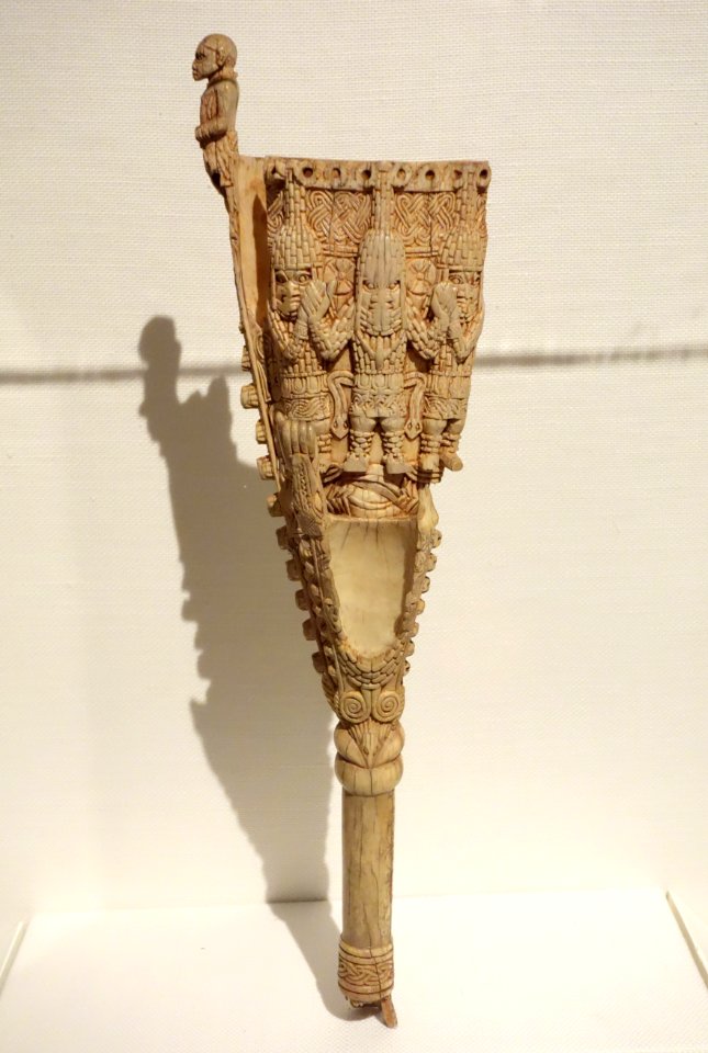 Double bell (Egogo), Edo people, Benin, Edo state, Nigeria, early 16th century, ivory - Brooklyn Museum - Brooklyn, NY - DSC08499