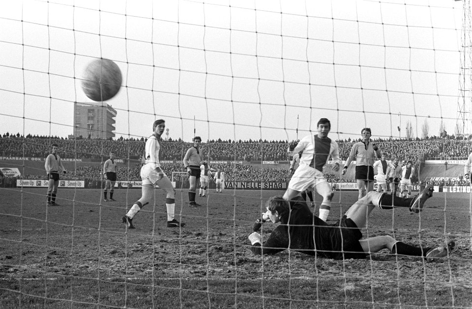 DOS tegen Ajax 1-1. Sjaak Swart scoort, Hoogeveen geslagen, Bestanddeelnr 920-9710