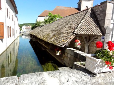 Doulaincourt, lavoir et bief du Rognon, rue Pasteur (02)