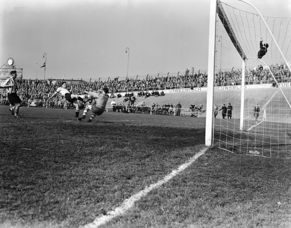 DOS tegen Sparta 2-1, Bestanddeelnr 909-4525