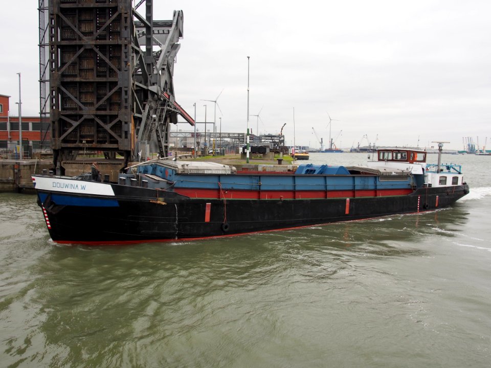 Douwina.W (ship, 1963) ENI 02203868 Boudewijnsluis Port of Antwerp pic3