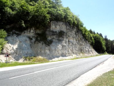 Doulaincourt-Saucourt, D67a roche à nue au-dessus de la Combe de Presle
