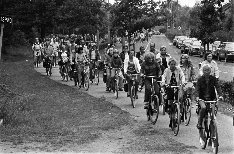 Drentse rijwielvierdaagse in Assen gestart de start, Bestanddeelnr 929-2638