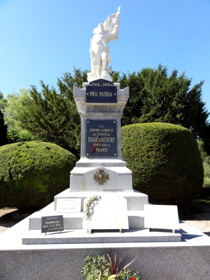 Doulaincourt, monument aux morts (03)