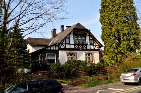 Dornholzhausen, Lindenallee 15