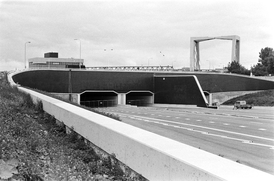 Drechttunnel onder Oude Maas bij Dordrecht in september open, Bestanddeelnr 929-2905
