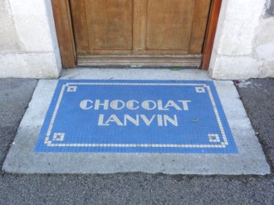 Doulaincourt, rue Pasteur, carrelage, mosaïque publicitaire CHOCOLAT LANVON