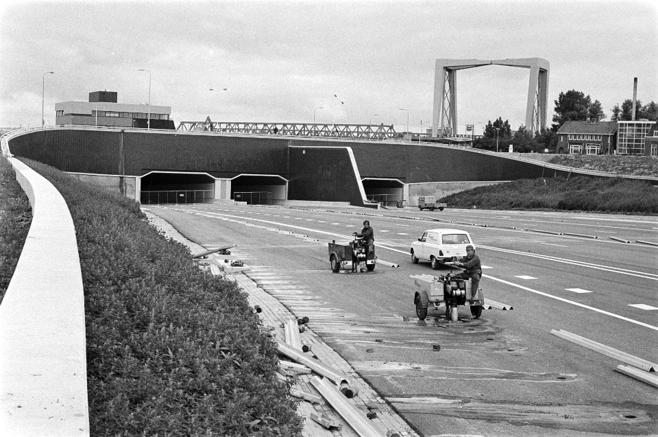 Drechttunnel onder Oude Maas bij Dordrecht in september open, Bestanddeelnr 929-2904