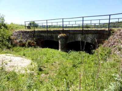 Doulaincourt-Saucourt, D67a, ancien tracé avec pont sur la Combe de Presle