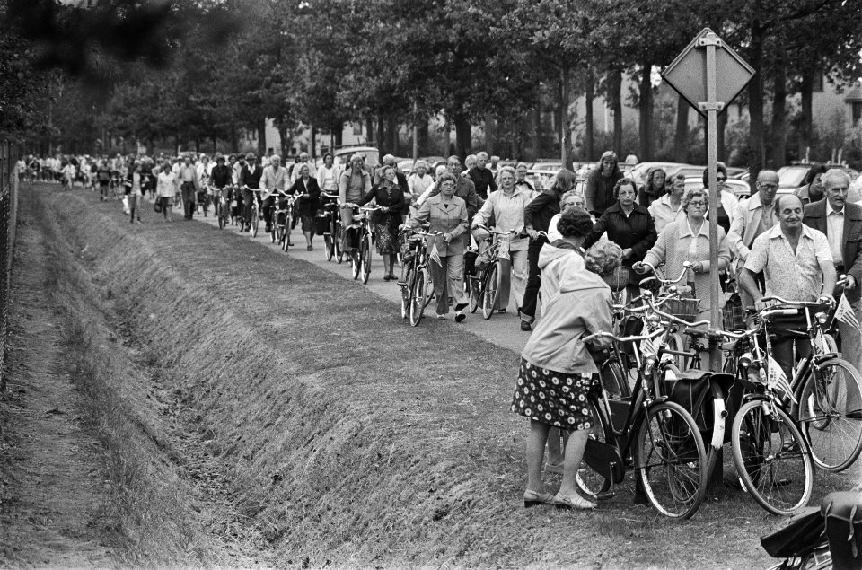 Drentse rijwielvierdaagse in Assen gestart de start, Bestanddeelnr 929-2639