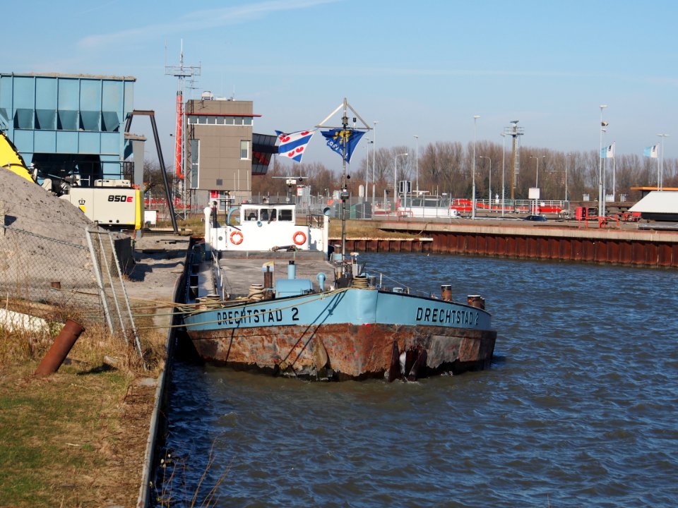 Drechtstad 2 ENI 02310976 bij de Oranjesluizen