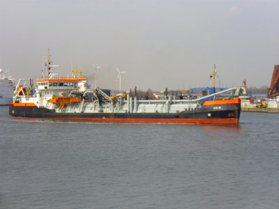 Dredge ship Hein 2012-04-17 (2)