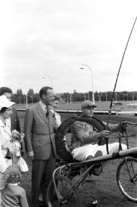 Draverijen om Gouden Zweep te Hilversum Koninklijke belangstelling voor Egbert , Bestanddeelnr 912-7635