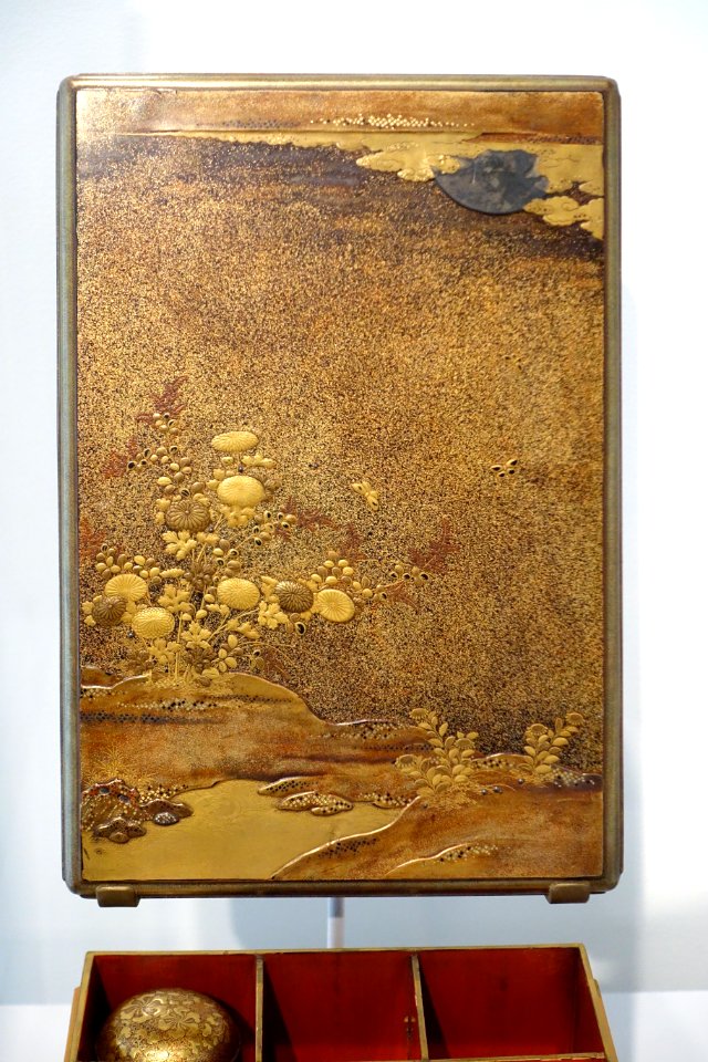Drawered Handbox with Four-Season Motif and Interior Cosmetic Boxes with Scrolling Floral Designs, view 2, Japan, early Edo period, lacquered wood - Arthur M. Sackler Museum, Harvard University - DSC01112