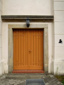 Dorfkirche Kropstädt -Westfassade Hauptportal im Detail- im August 2020