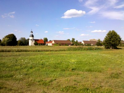 Dorfkirche Klitzschena aus der Ferne im Juli 2020