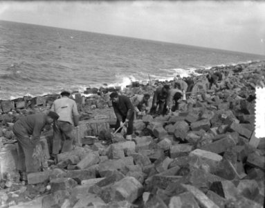 Duitse steenzetters werken op Afsluitdijk, Bestanddeelnr 905-6521