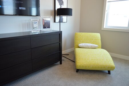 Bedroom dresser lamp