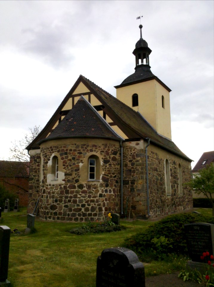 Dorfkirche in Naundorf bei Seyda 2016