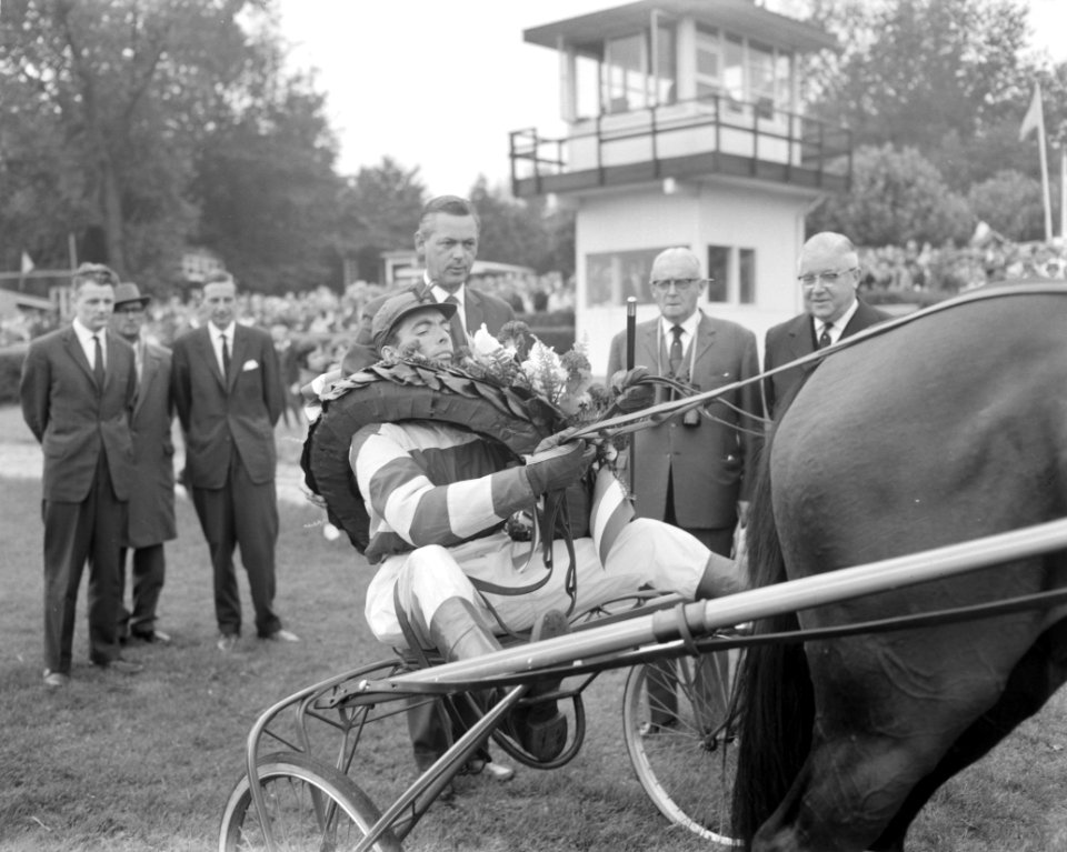 Draverijen te Duindigt om kampioenschap van Nederland, Quicksilver met rijder J, Bestanddeelnr 914-3341