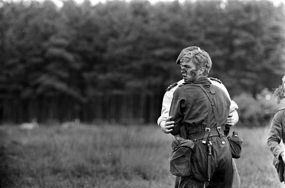 Duitse Bondspresident dr. H. Lubke bij Nederlandse soldaten in kamp Seedorf (bij, Bestanddeelnr 920-5249
