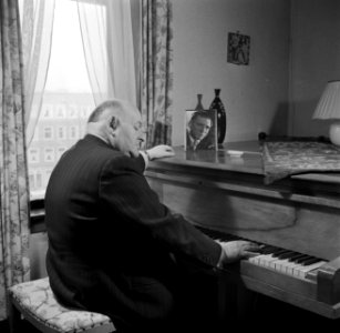 Duitse cabaretier en componist Rudolf Nelson (April 4, 1878—Februari 5, 1960) ac, Bestanddeelnr 252-0257