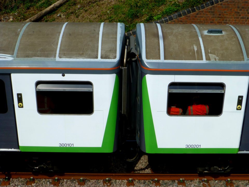 D-Train-203001-Honeybourne-Enge-Exhaust-Pipes-P1410108